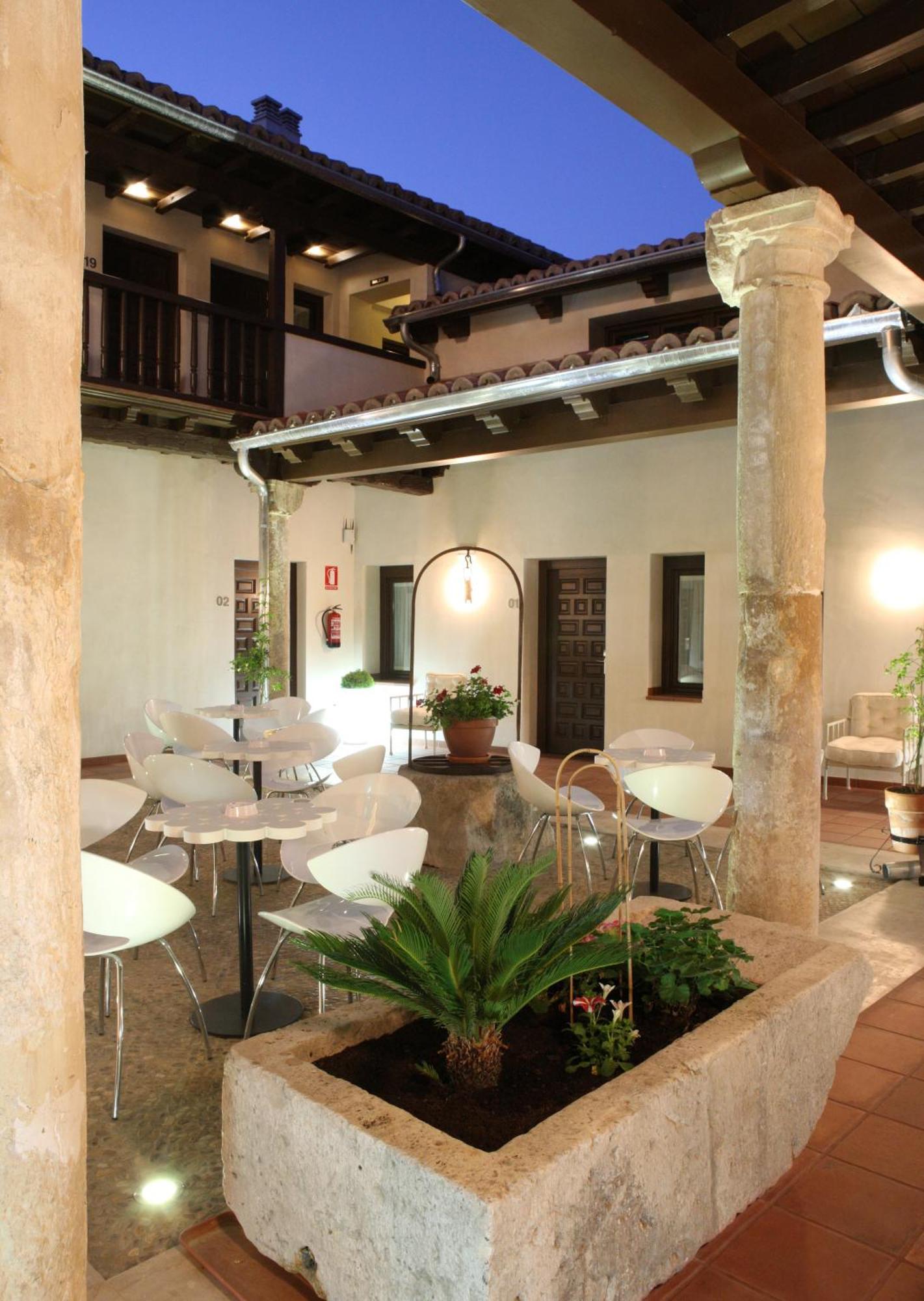 Evenia Alcalá Boutique Hotel Alcalá de Henares Exterior foto
