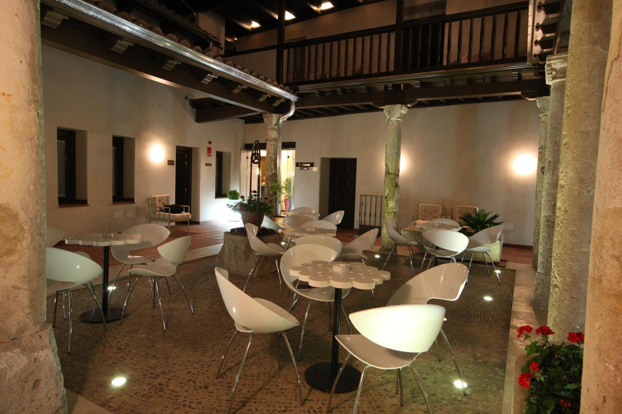 Evenia Alcalá Boutique Hotel Alcalá de Henares Exterior foto