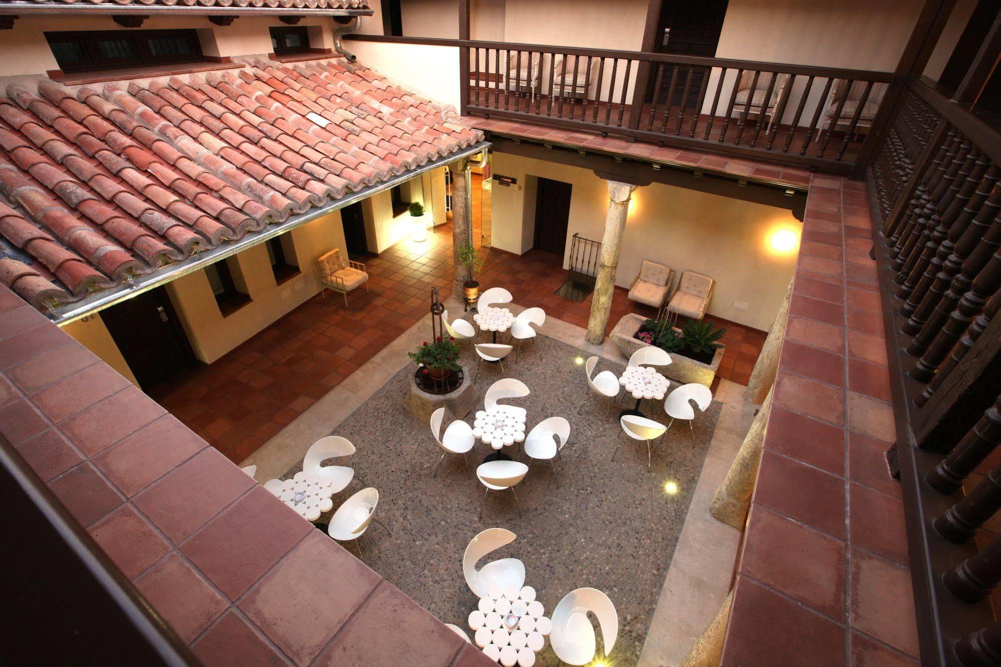 Evenia Alcalá Boutique Hotel Alcalá de Henares Exterior foto