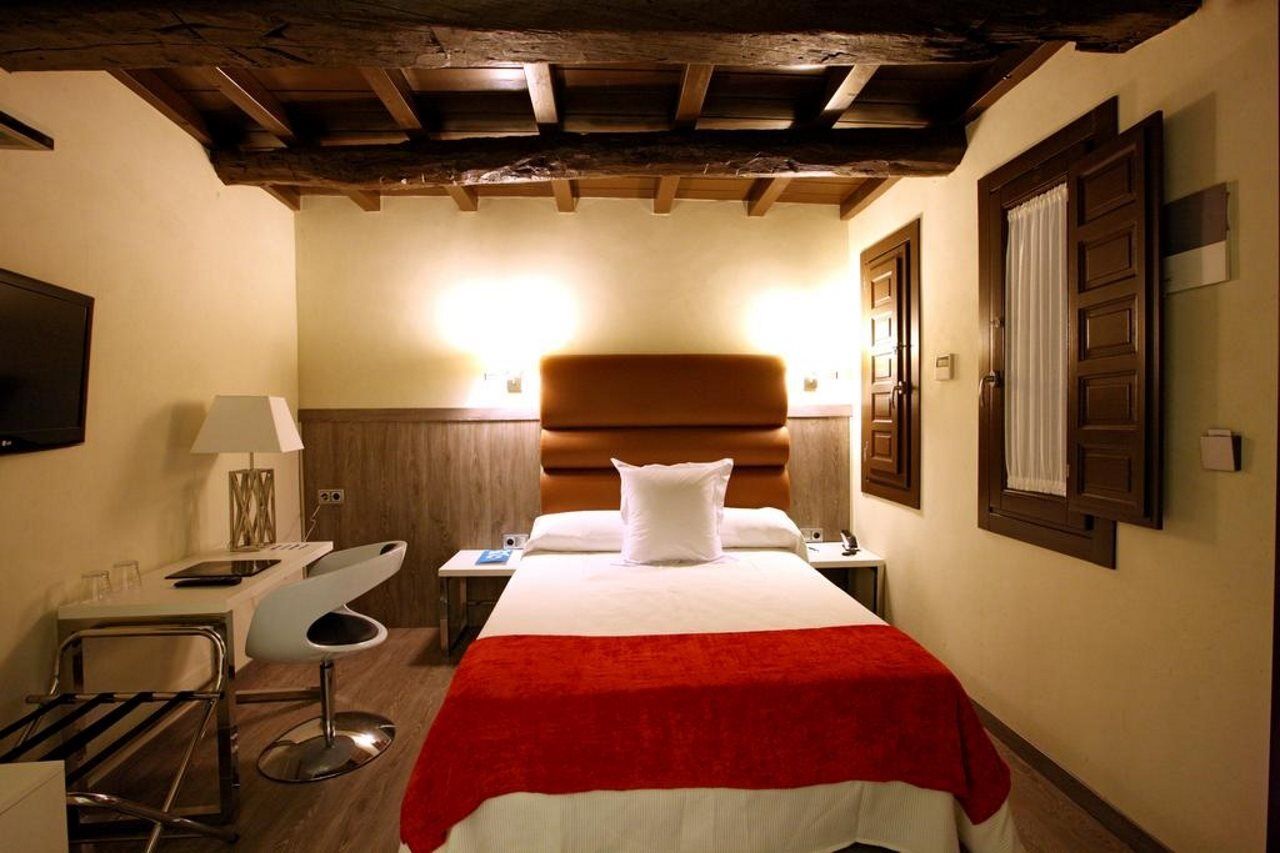 Evenia Alcalá Boutique Hotel Alcalá de Henares Exterior foto