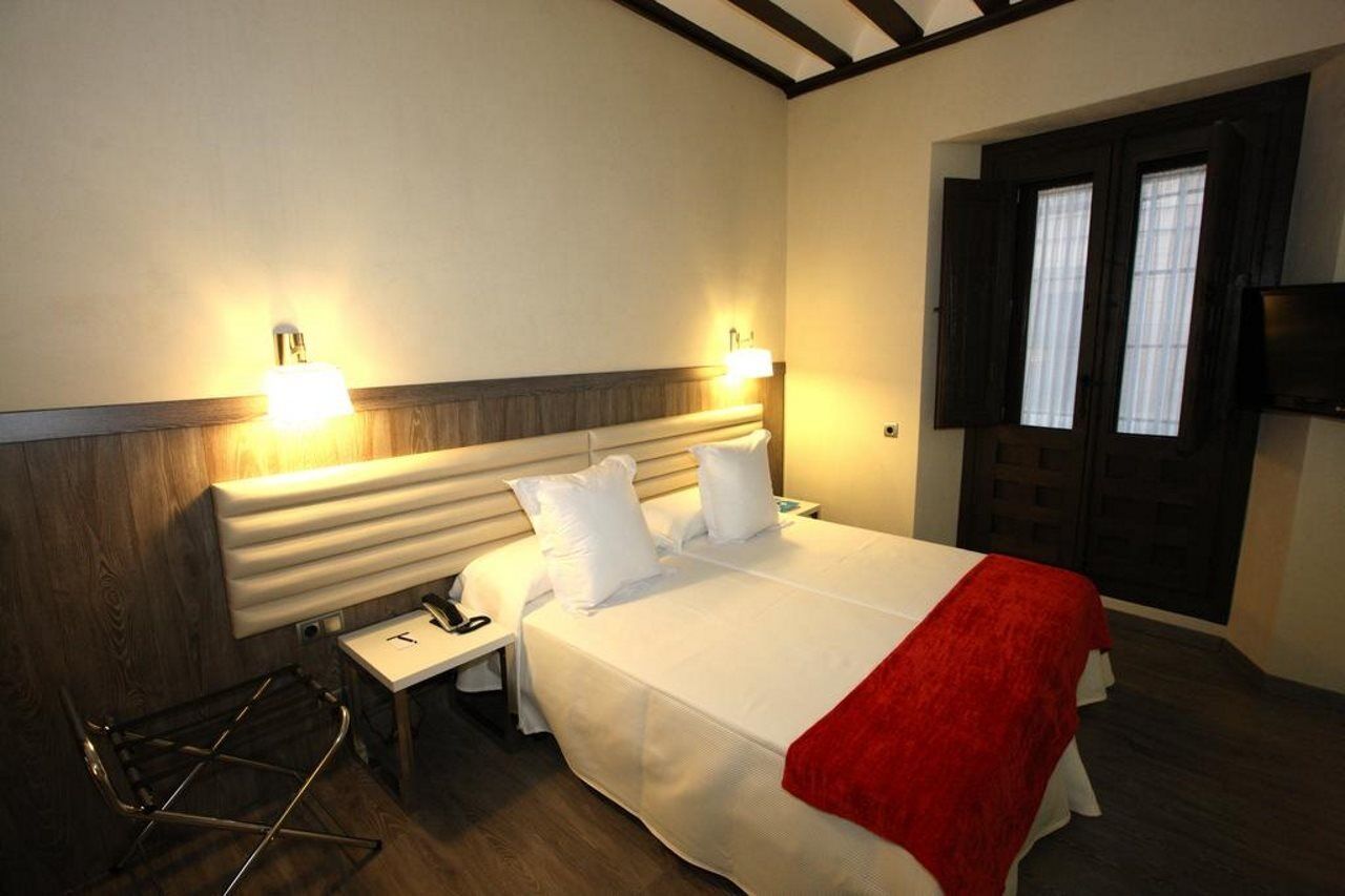 Evenia Alcalá Boutique Hotel Alcalá de Henares Exterior foto